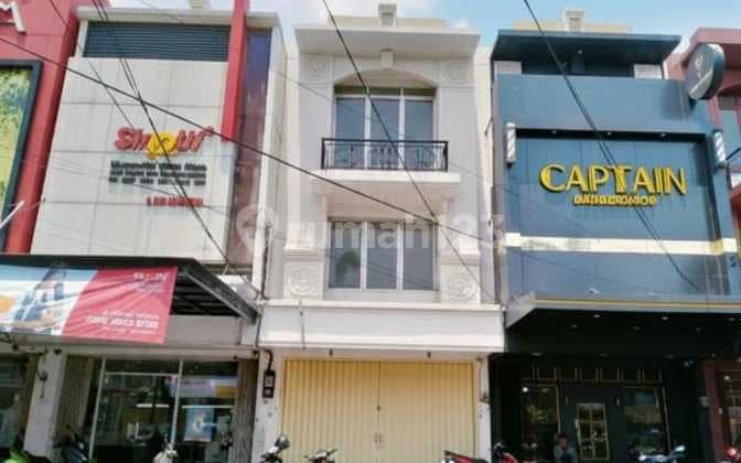 Ready-to-Use Shop House in Strategic Location at Green Boulevard