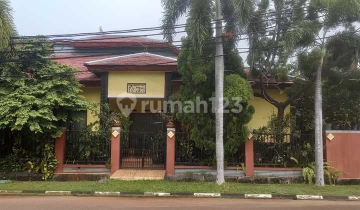 Hoek Cluster Aralia Harapan Indah Bekasi House