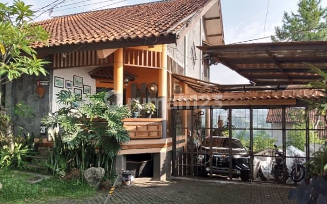 Dijual Rumah 3 Lantai Luas 309 M2, 5 Kamar Tidur View Gunung Udara Sejuk Dan Dingin Cocok Dijadikan Hunian/ Villa/ Kostan Exclusive. Cigadung Kota Bandung