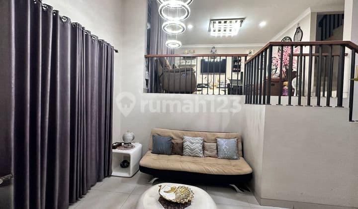 For Sale: Fully Furnished Hook House, 2.5 Floors, 5 Bedrooms, 4 Bathrooms, Only 300 Meters From Living World Grand Wisata Mall, Bekasi.