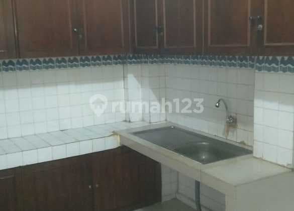 Disewakan Rumah di Tomang Pulo Macan 2 Lantai 4 Kamar Tidur, bisa Dijadikan Hunian atau Kantor, 2 KM Dari Gerbang Tol Tomang Jakarta Barat