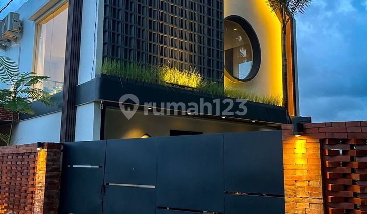 Rice Field View Villa di Ubud 2 Lantai SHM