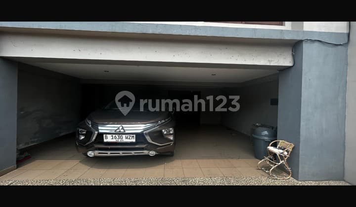 Rumah Semi Furnished Bagus SHM - Sertifikat Hak Milik di Ciputat