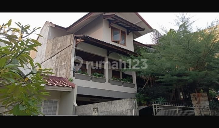 Rumah Semi Furnished Bagus SHM - Sertifikat Hak Milik di Cinere