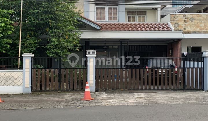 Rumah Semi Furnished Bagus SHM - Sertifikat Hak Milik di Kebayoran Baru
