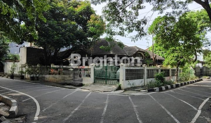 HOUSE FOR SALE, LAND AREA CALCULATION, TRAPEZOID LAND LAYOUT, STRATEGICALLY SUITABLE FOR RESIDENTIAL OR BOARDING HOUSE DEVELOPMENT IN SUMUR BATU