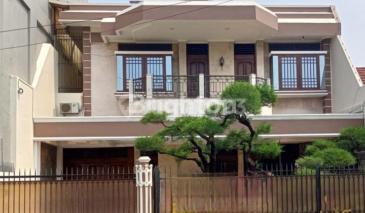 RUMAH CANTIK MINIMALIS DUA LANTAI DI KRAMAT JAKARTA PUSAT