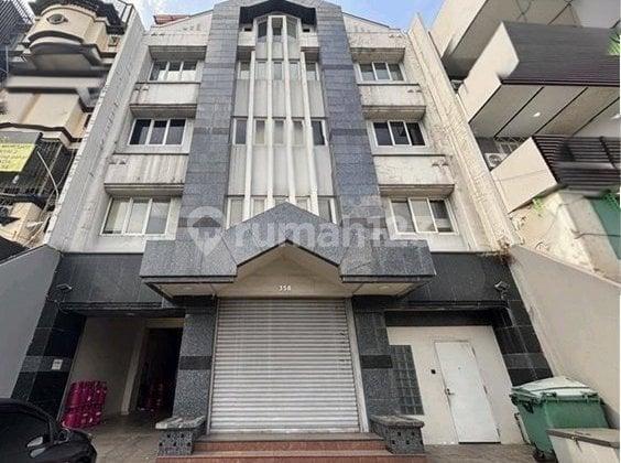 Gedung Strategis 5 Lantai di Tanjung Duren