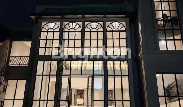 Gedung Strategis Untuk Usaha 3 Lantai Di Dago Bandung