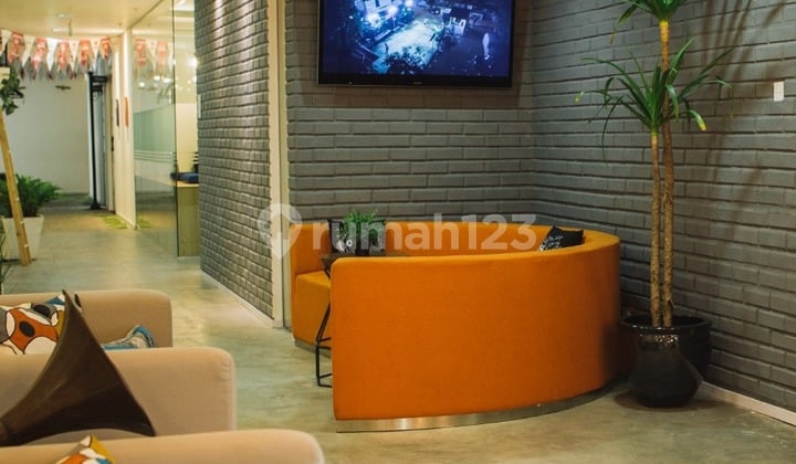 Jual Office Luas 355 Di Sentraya Blok M Kebayoran Baru Jakarta Selatan Ruang-Usaha di Senayan 355.0 m² Unfurnished HGB