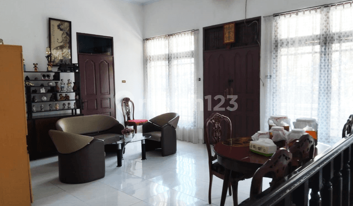 DIJUAL RUMAH MUARA KARANG STRATEGIS DEKAT AREA KULINER HADAP TENGGARA