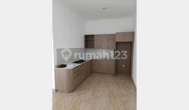 Rumah Golf Island Lebar 8 Disewa Semi Furnish Hadap Selatan Timur Hadap Tenggara