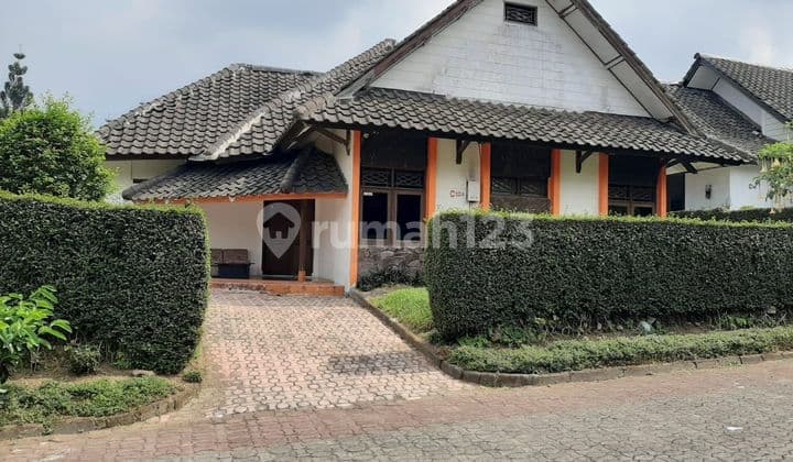 Villa Cipanas, Bogor Di Jual Murah Tanah Luas Dan Shm.