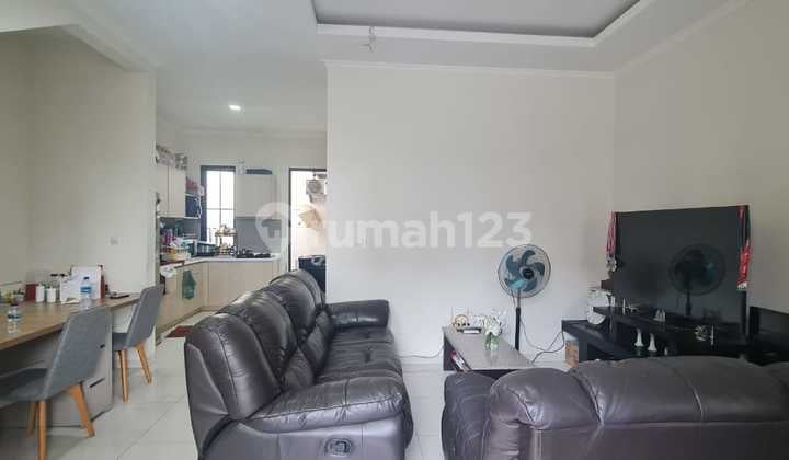 Rumah Sutera Palmyra 3+1 Kamar Tidur Dgn 3+1 Kamar Mandi, Semi Furnish, Canopy. Lingkungan Nyaman Dan Aman.
