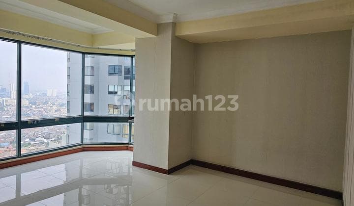 For Sale Apartment Taman Anggrek 3 Bedroom , Pool View, Strategic Location. Strata Title.
