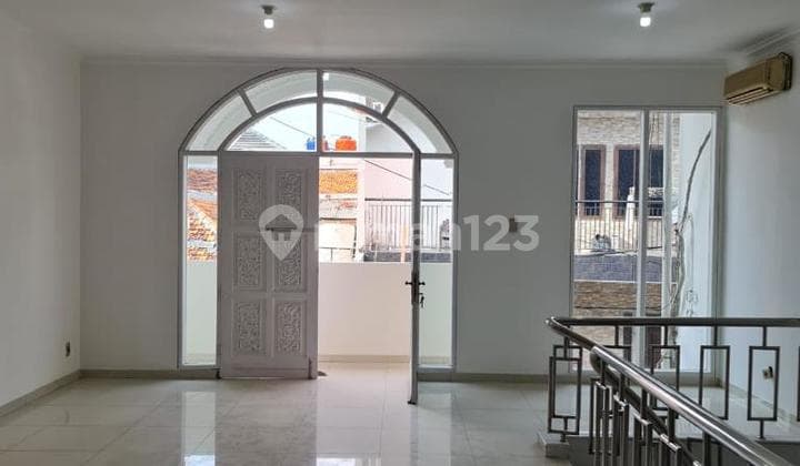 Tebet Dalam Flood-Free House 3+2 Bedrooms, SHM, Strategic Location.