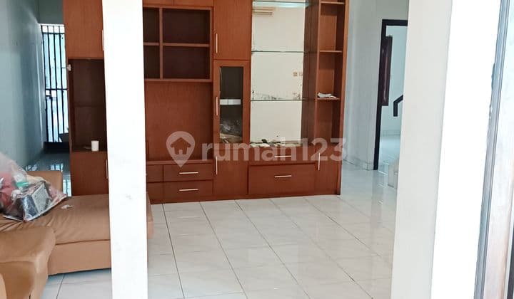 Two-story Pasadena Moderland house, renovated and eligible for mortgage.