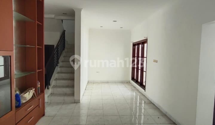 Modernland 2-Story House, Pasadena Cluster, Eligible for Mortgage