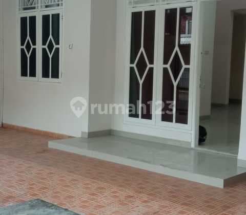 Rumah 2 Lantai, Taman Royal, Akses Jalan 3 Mobil, bisa KPR