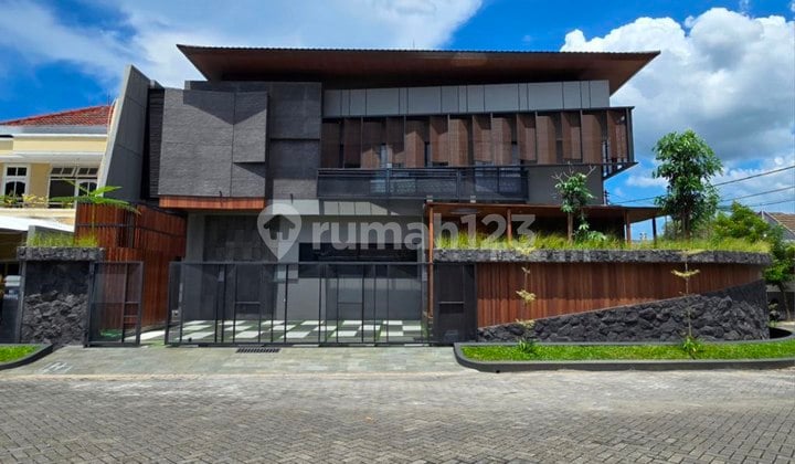 Rumah Manyar Kertoadi New Minimalis Jalan Utama Carport 4, Mewah Rumah Manyar Kertoadi New Minimalis Jalan Utama Carport 4, Mewah