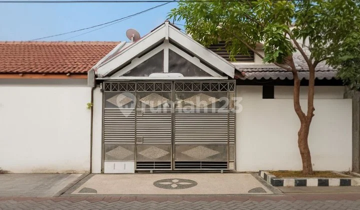 Pondok Indah Garden House Strategic Row 3 Cars Pondok Indah Garden House Strategic Row 3 Cars