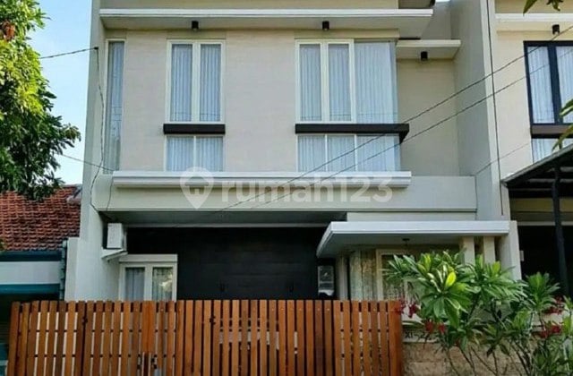 Rumah Rungkut Asri Minimalis, Carport 2, Furnish, Row 3 Mobil Rumah Rungkut Asri Minimalis, Carport 2, Furnish, Row 3 Mobil