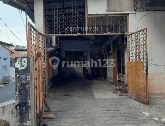 House for Sale Suitable for Boarding in South Tanjung Duren