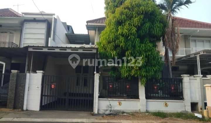 Disewakan Rumah Strategis 2 Lantai dan Siap Huni di Harapan Indah Regency, Bekasi.