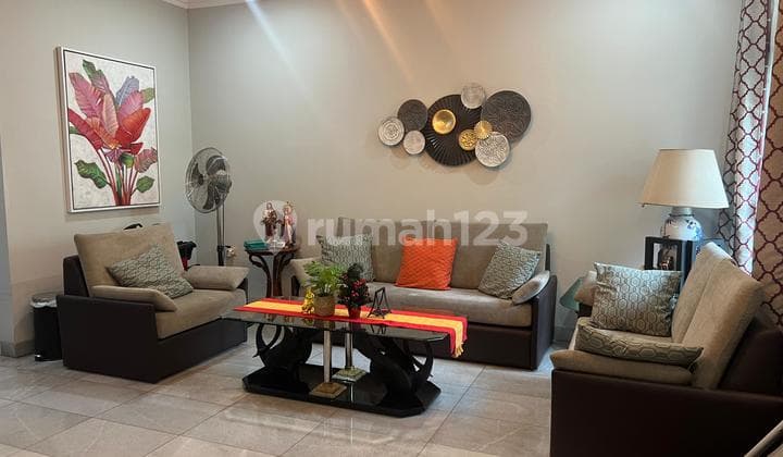 Rumah Puri Indah Rapih, SHM Asri Dekat Taman, Jakarta Barat