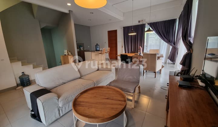 Dijual Rumah Parahyangan Karawaci Hoek Dengan Swimming Pool