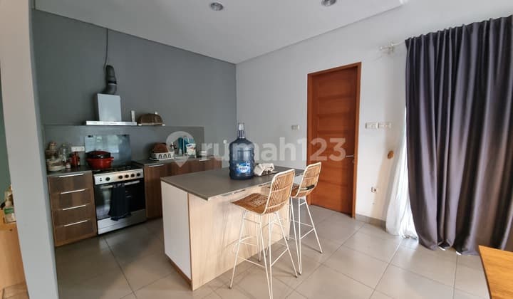 Dijual Rumah Parahyangan Karawaci Hoek Dengan Swimming Pool