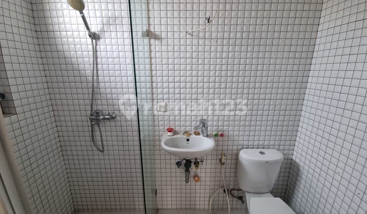 Dijual Rumah Parahyangan Karawaci Hoek Dengan Swimming Pool