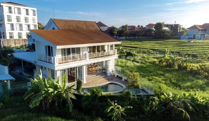 Rumah Premium Bali di Jalan Pantai Brawa