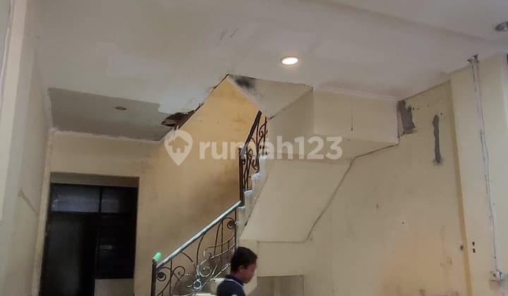 Ruko Pusat Kota Surabaya Super Strategis Tegalsari