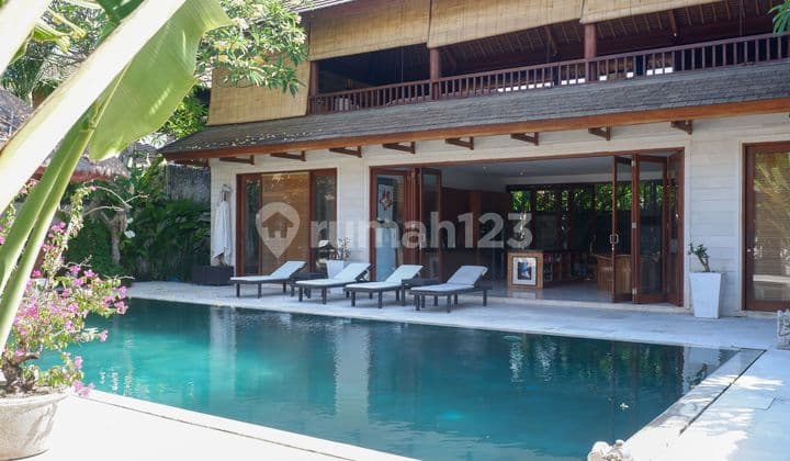 Tropical Three Bedroom Villa Located In Very Strategic Area For Sale In Seminyak