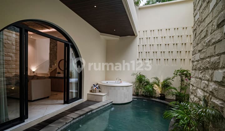 Brand New Two Bedroom Villa with Direct Ricefields View for Lease in Tumbak Bayuh