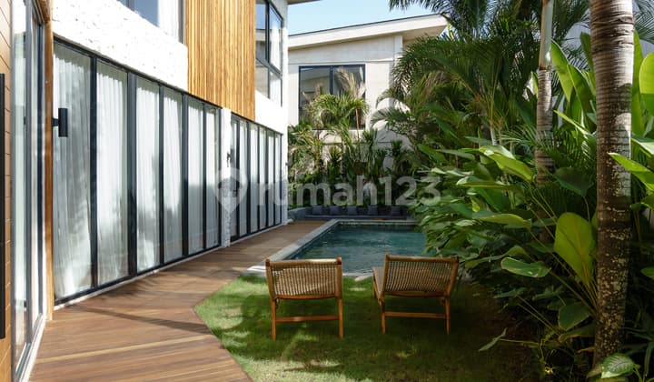 Maginificent Five Bedroom Villa In Strategic Area Of Berawa