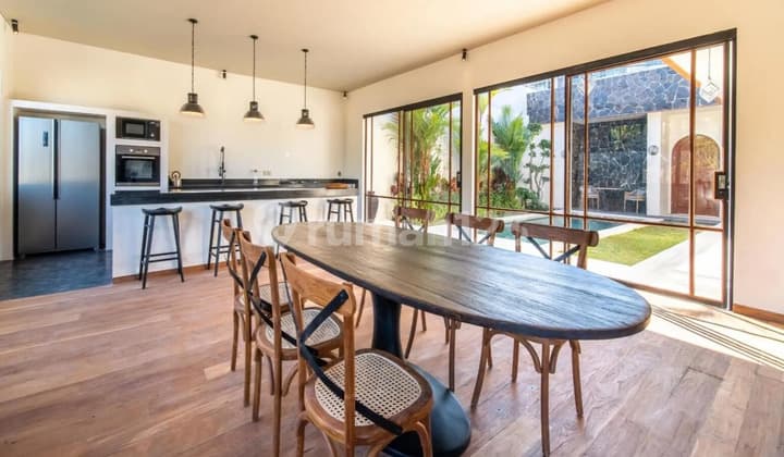 Open Space Three Bedroom Full Furnish Villa for Lease in Umalas