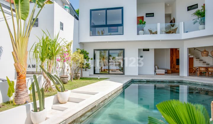 Stylish 3-Bedroom Villa Near Seseh Beach