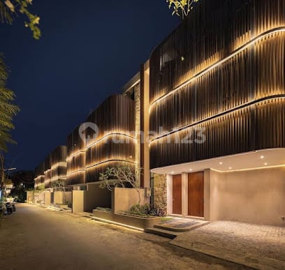 Modern 2 BR Private Pool Villa Near Berawa Beach