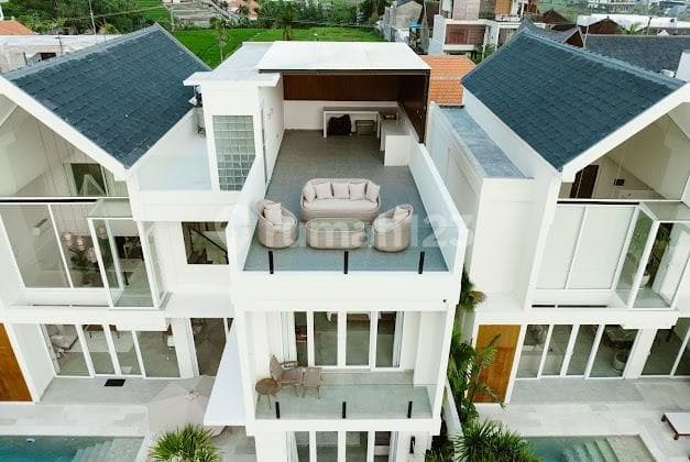 Modern Three-bedroom Family Friendly Villa with Ricefield View for Lease in Cemagi