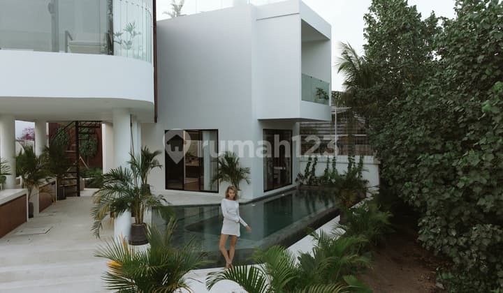 Stunning 5 Bedroom River Villa With Ocean Views In Pererenan