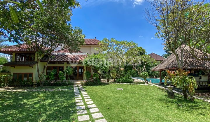 Spacious 6-Bedroom Freehold Villa On 1,250 M² Land With Huge Pool In Prime Canggu Location