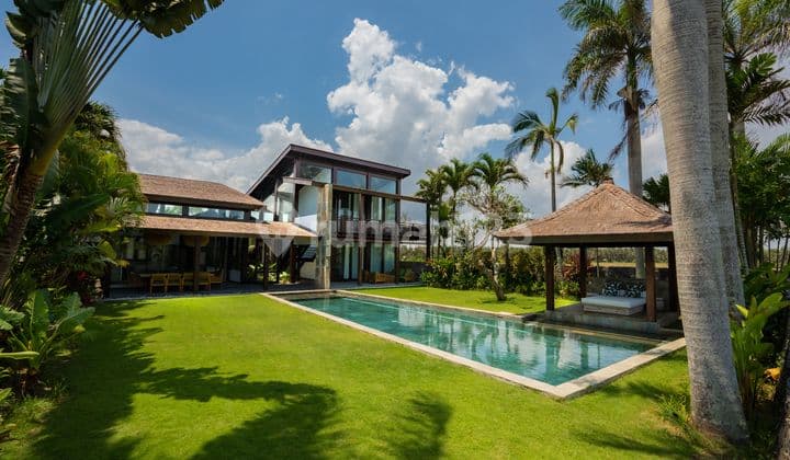 Cozy And Peaceful Villas With Amazing Ricefields And Seaview Surrounding For Sale In Beraban