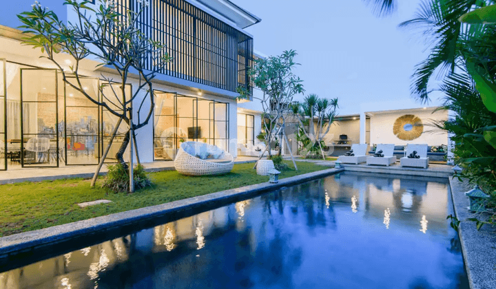 4 Bedroom Luxury Villa Walking Distance To Berawa Beach