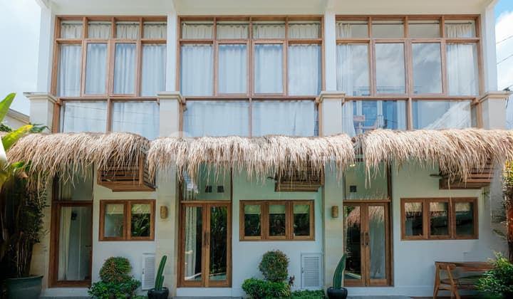 Villa Compound with Commercial Space Located in Premium Area for Lease in Tumbak