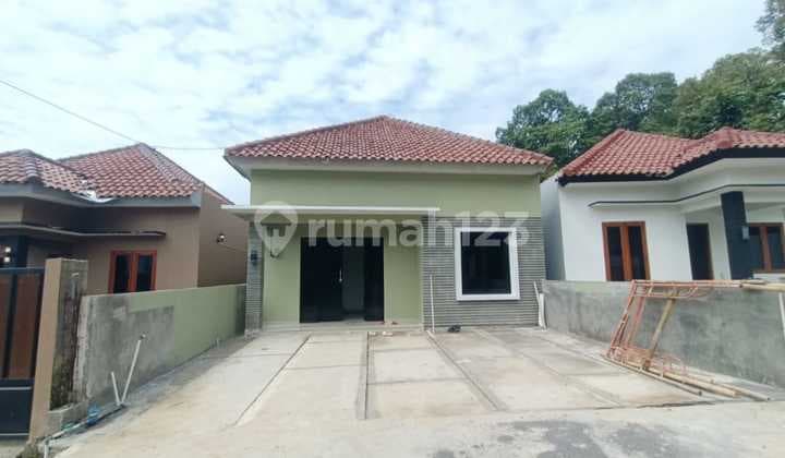 Ready-to-Occupy House with 2-Car Carport, Land Area 121M2