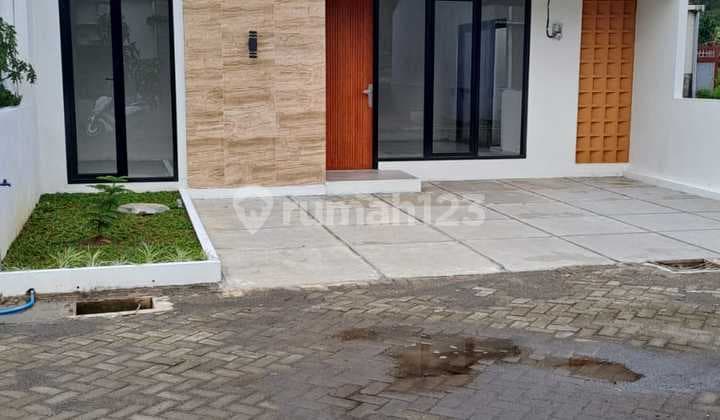 3BR Residence Near Main Road in Ngaliyan Cheap