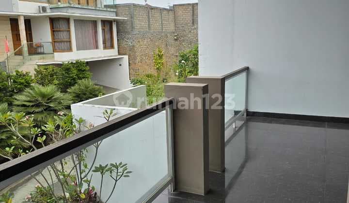 Dekat Akses Tol, Rumah, 2 Lantai, Bebas Banjir,