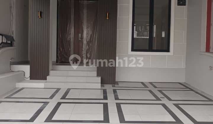 Bebas Banjir, Rumah, 2 Lantai, SHM, Siap Huni,